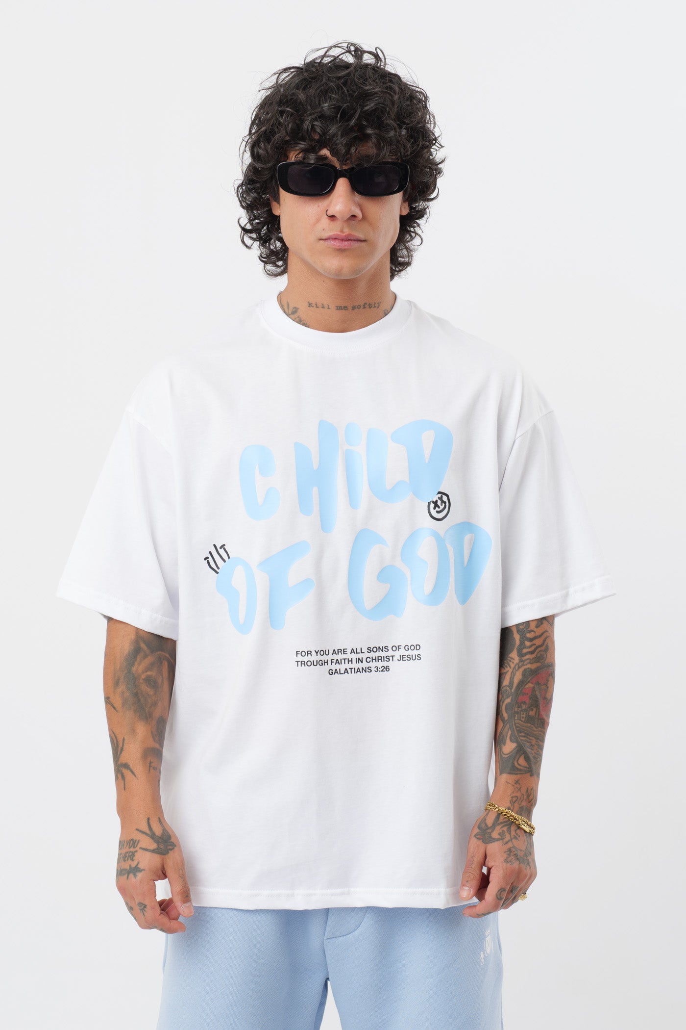 Weißes T-Shirt mit schwarzem Logo