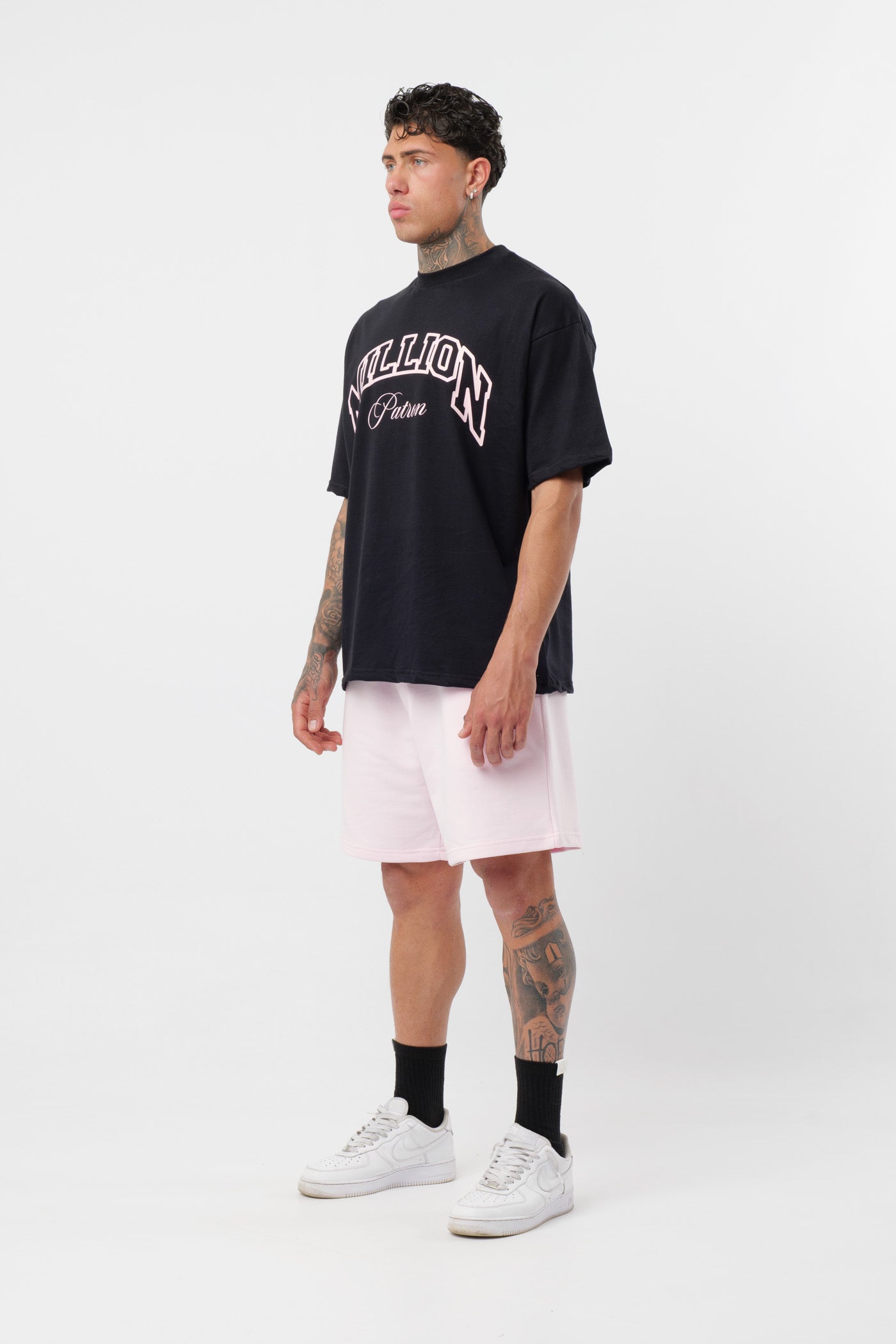 Weißes T-Shirt mit schwarzem Logo