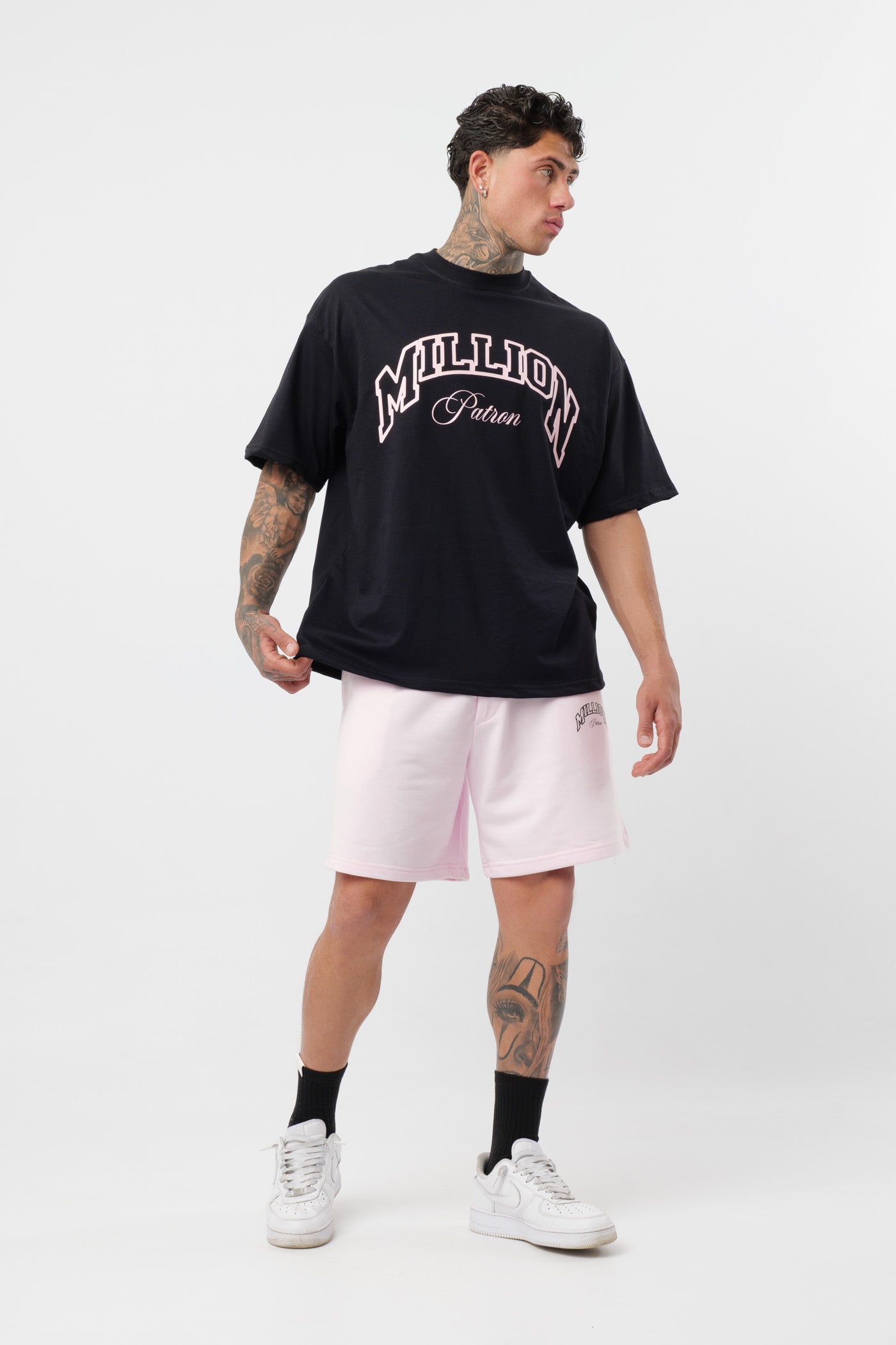 Weißes T-Shirt mit schwarzem Logo