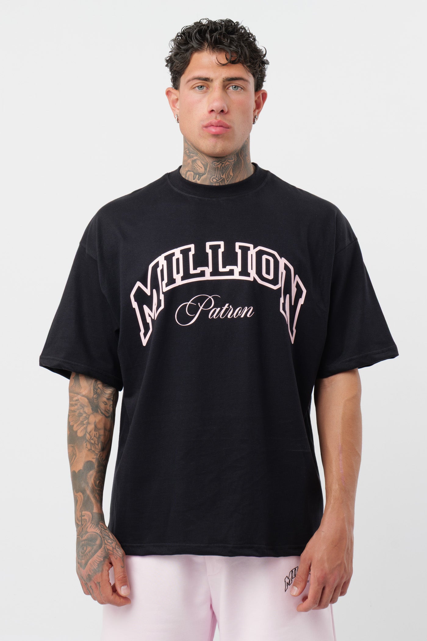 Weißes T-Shirt mit schwarzem Logo