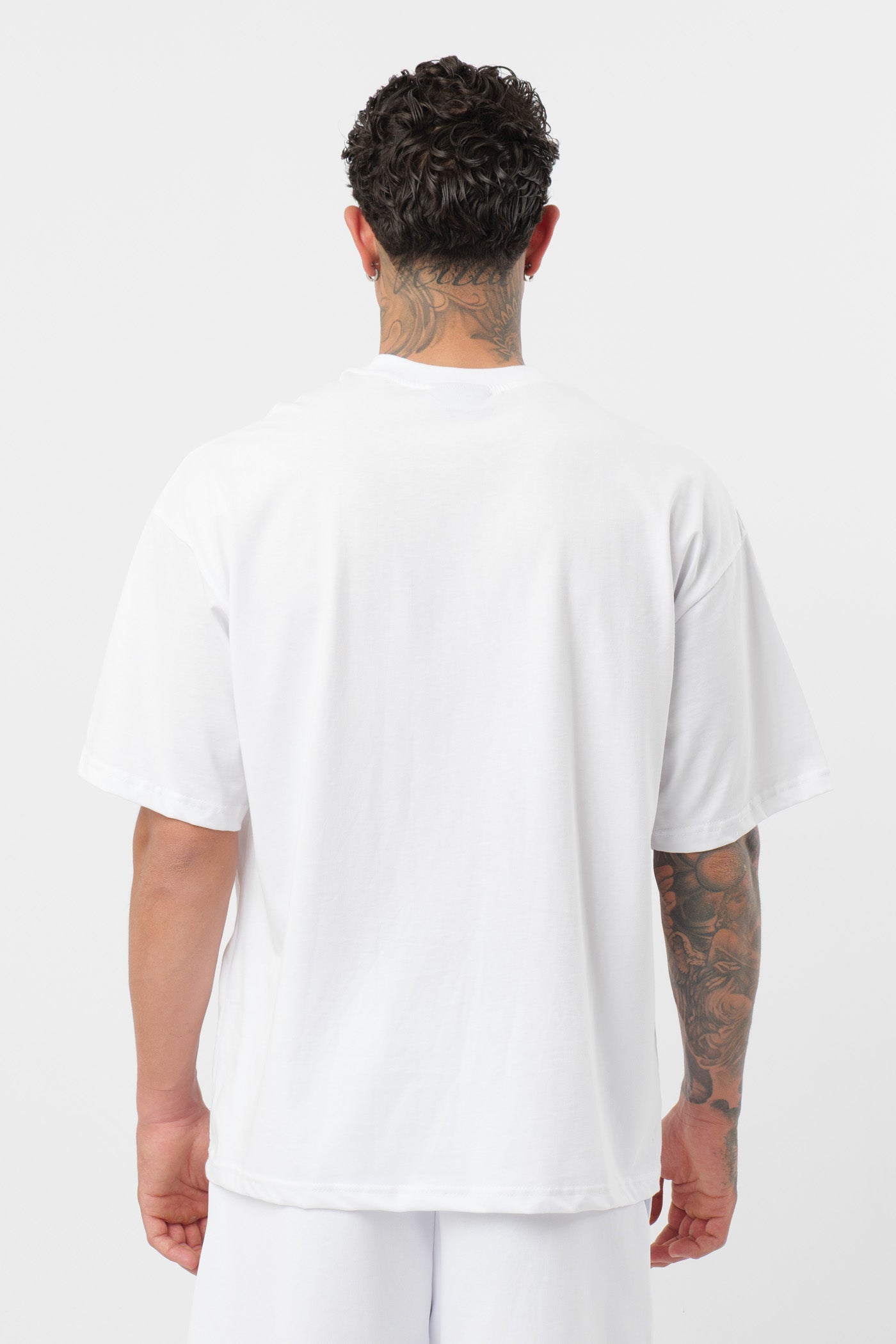 Weißes T-Shirt mit schwarzem Logo