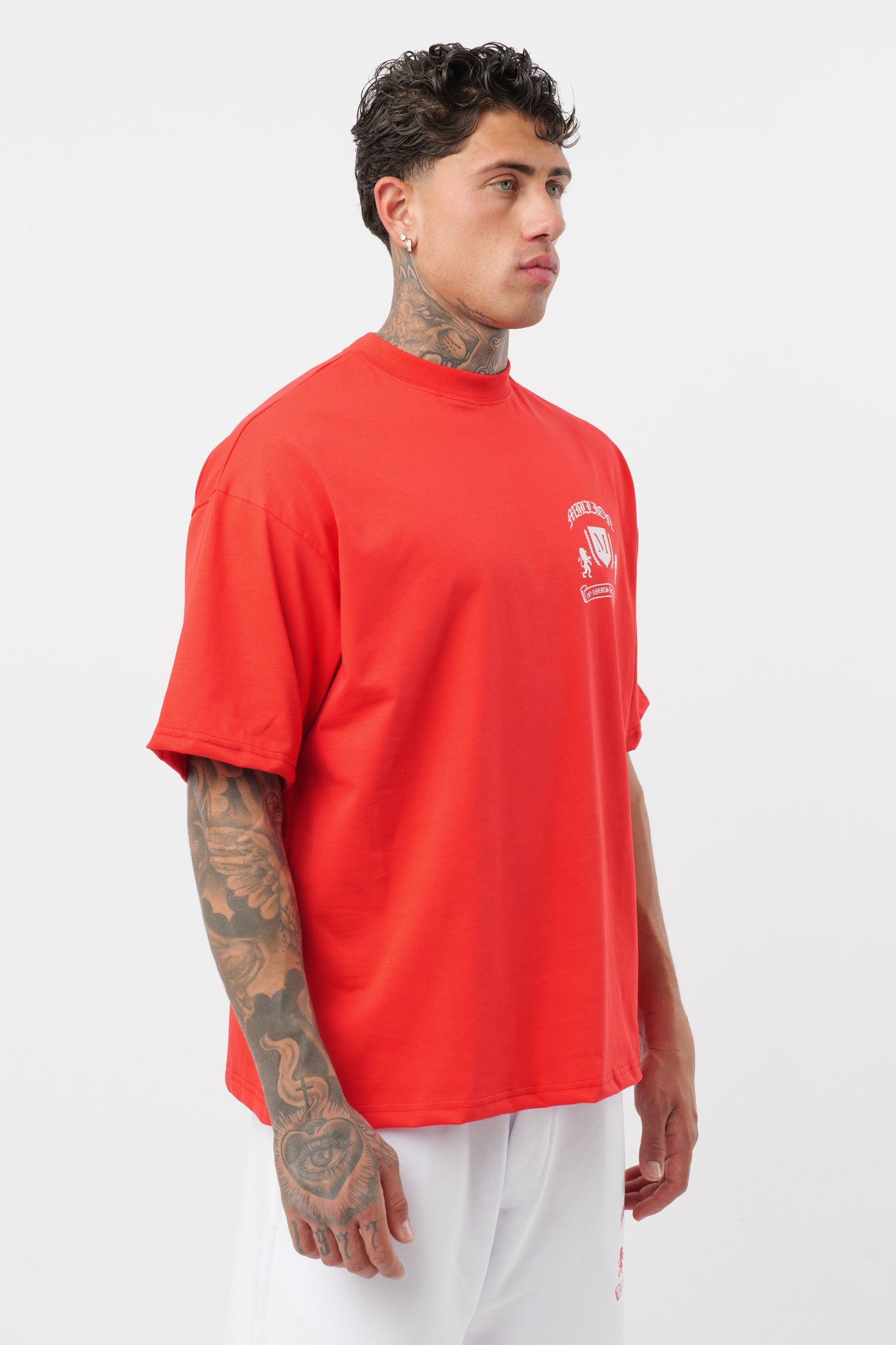 Weißes T-Shirt mit schwarzem Logo