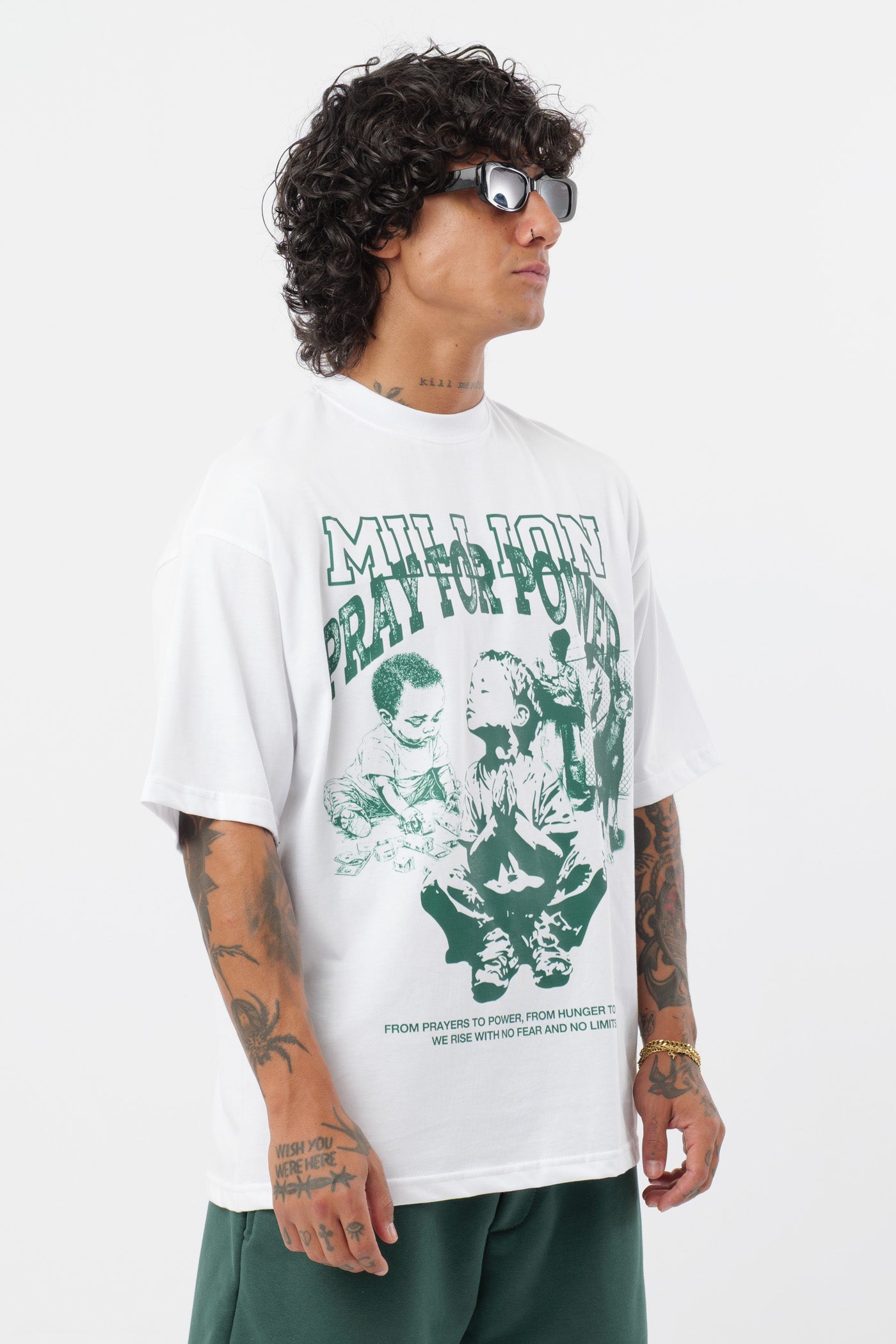 Weißes T-Shirt mit schwarzem Logo