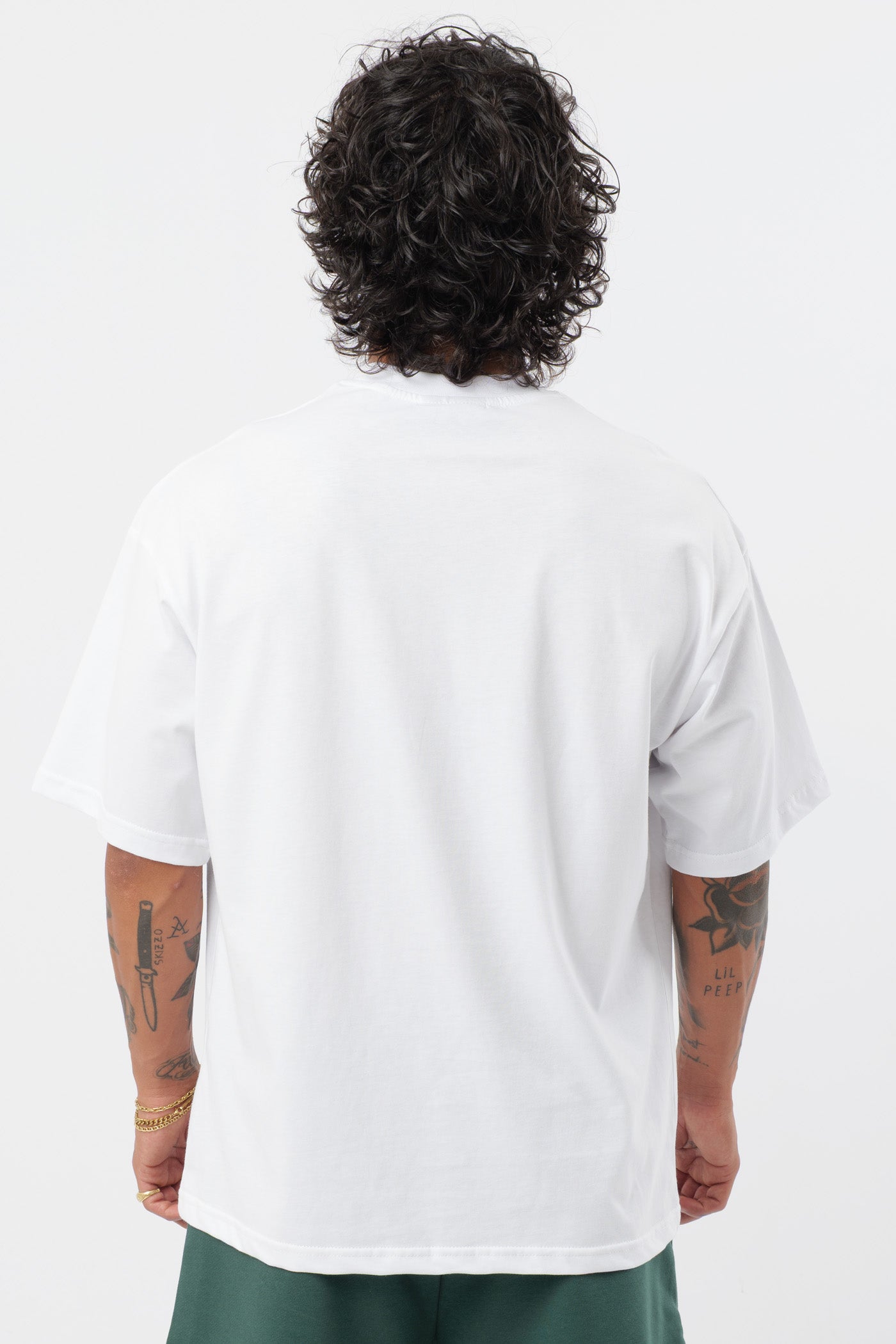 Weißes T-Shirt mit schwarzem Logo