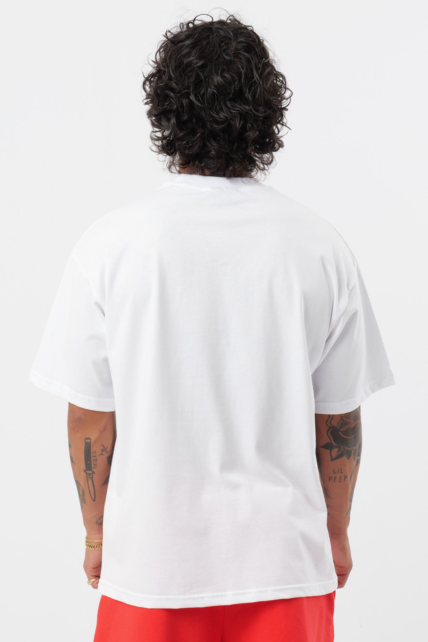 Weißes T-Shirt mit schwarzem Logo