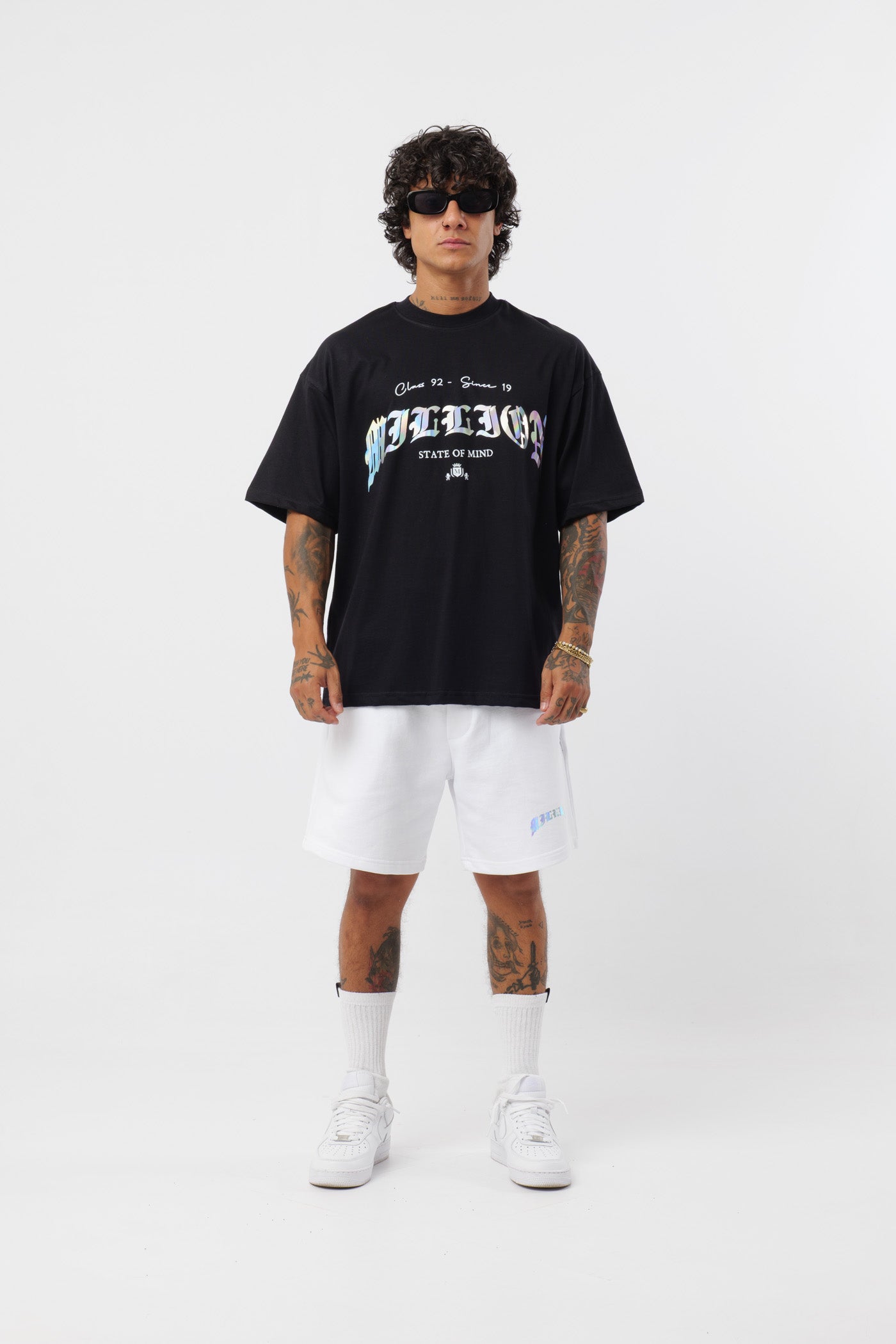 Weißes T-Shirt mit schwarzem Logo