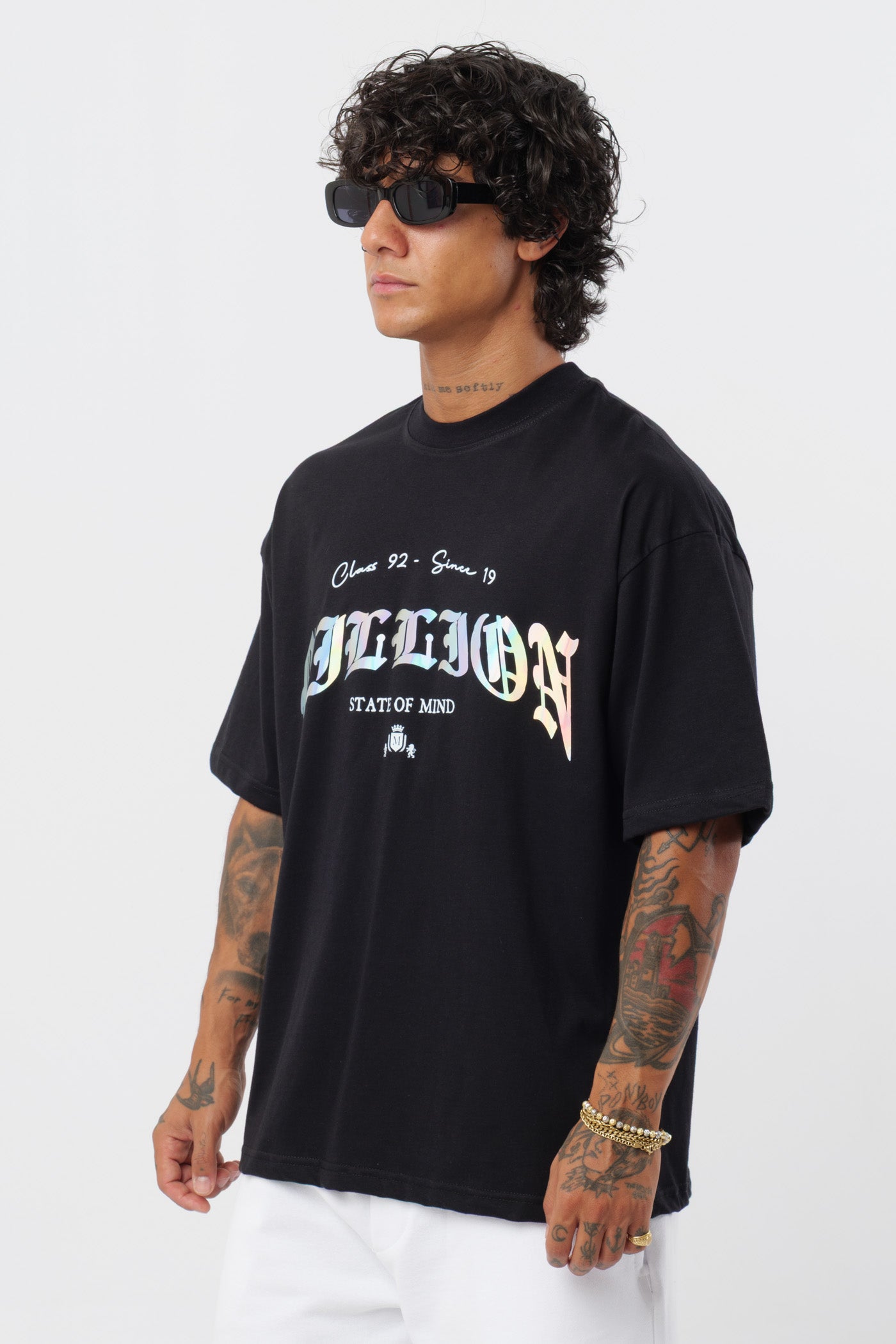 Weißes T-Shirt mit schwarzem Logo