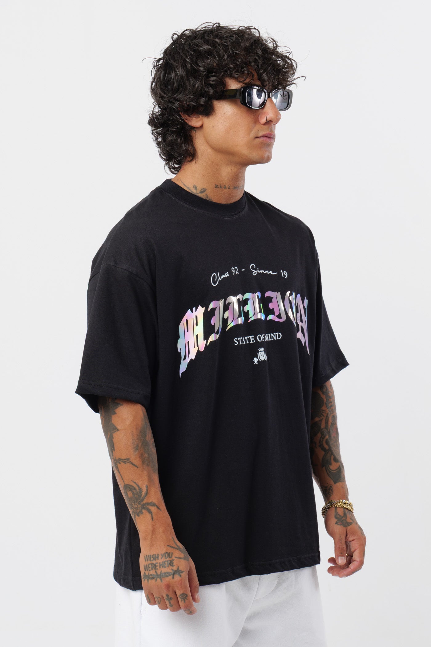 Weißes T-Shirt mit schwarzem Logo