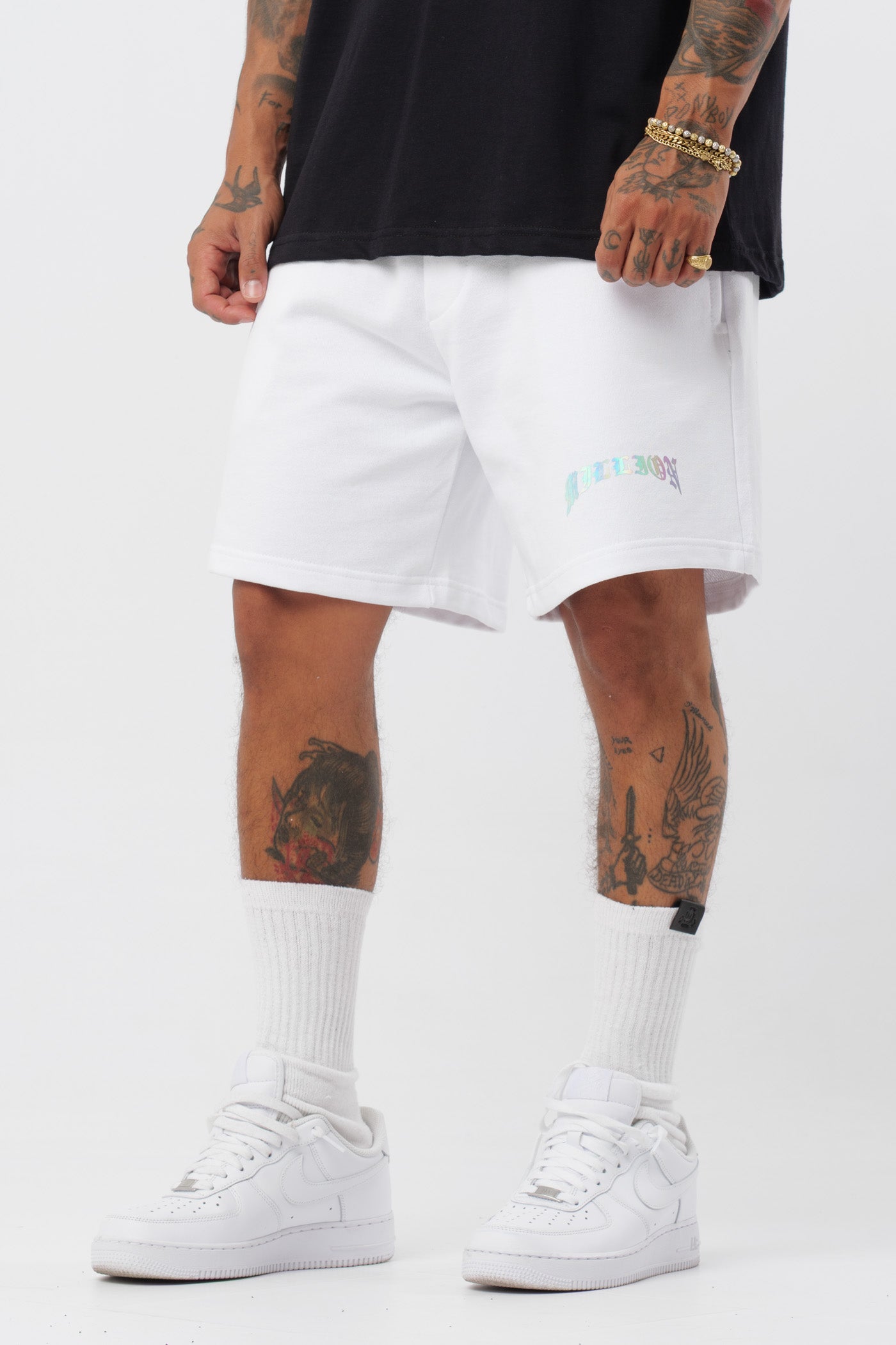 Schwarzes T-Shirt mit schwarzem Logo