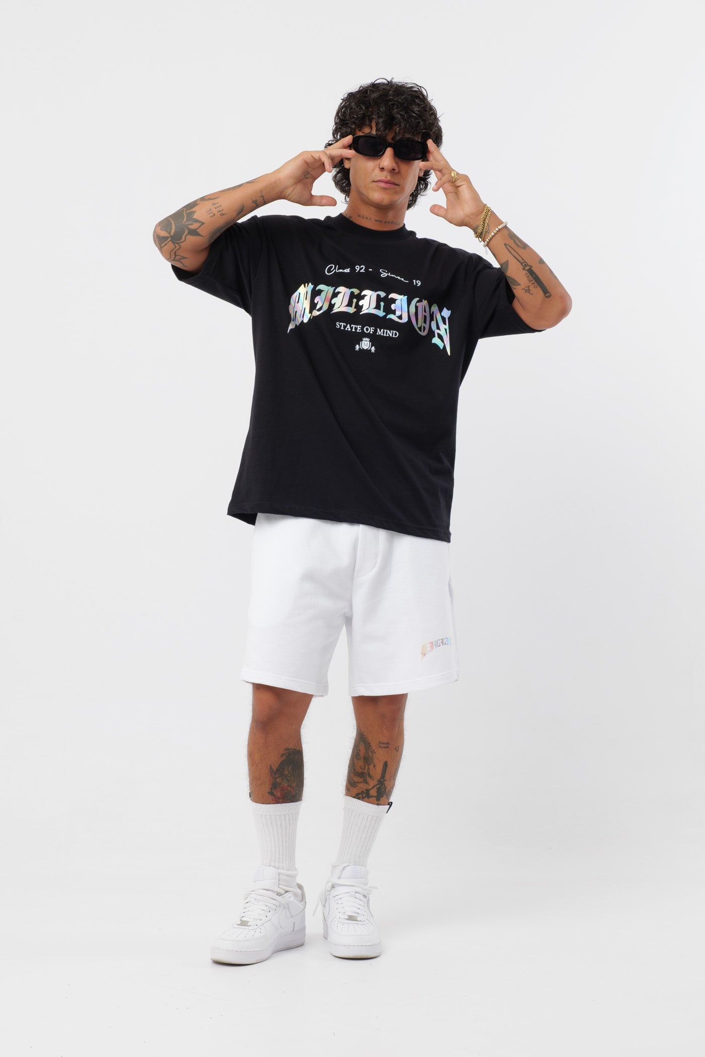 Weißes T-Shirt mit schwarzem Logo