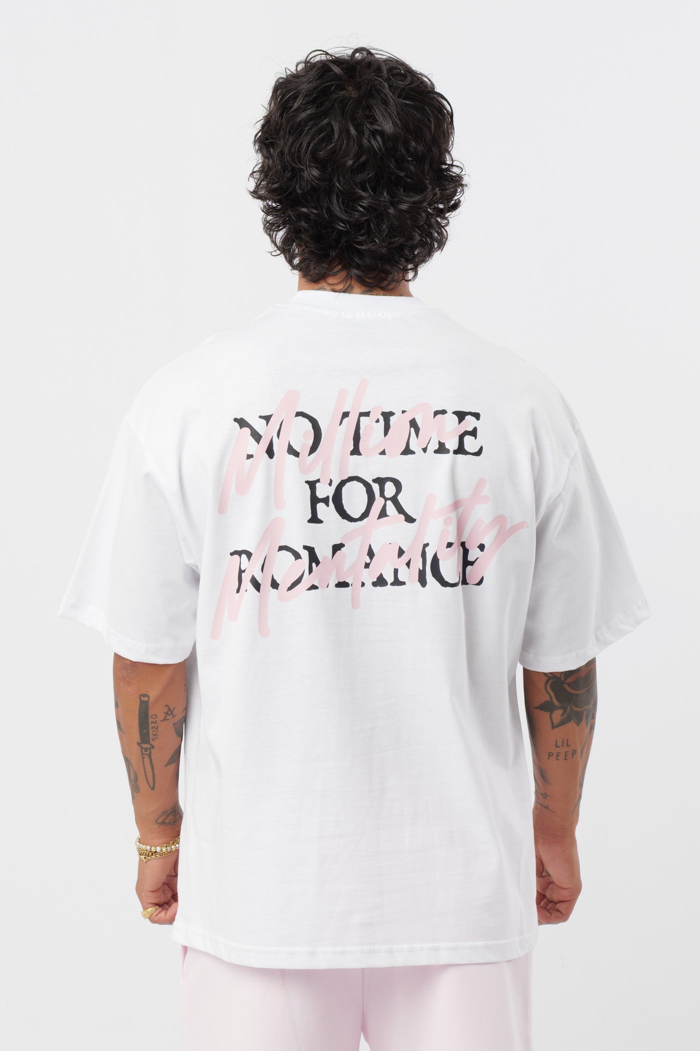 Weißes T-Shirt mit schwarzem Logo