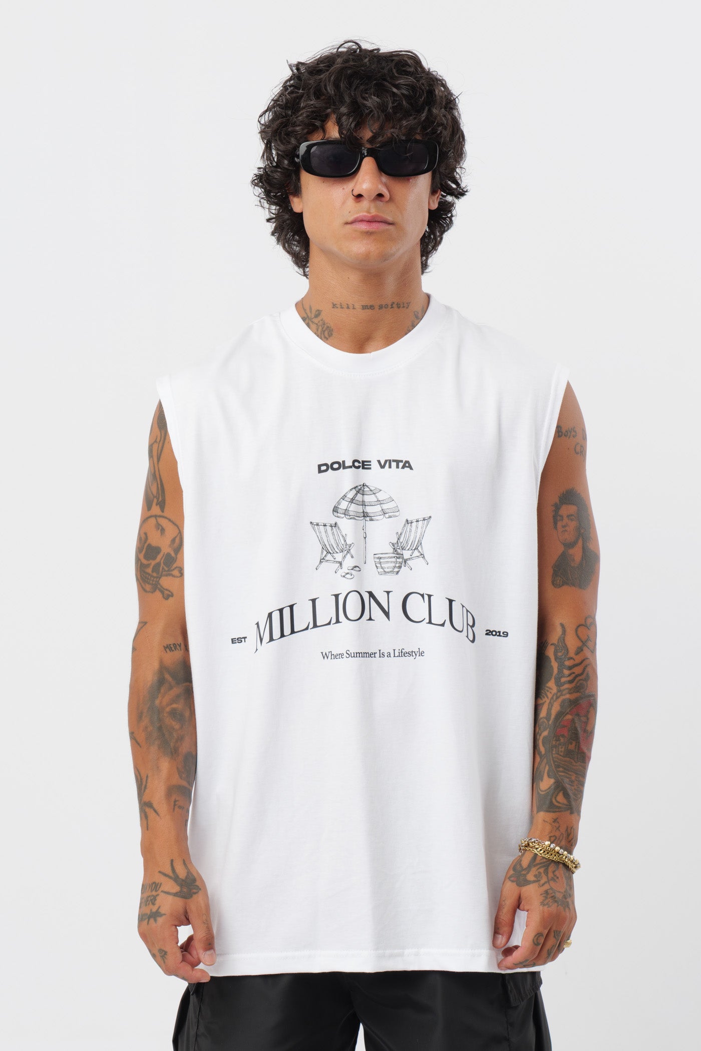 Weißes T-Shirt mit schwarzem Logo