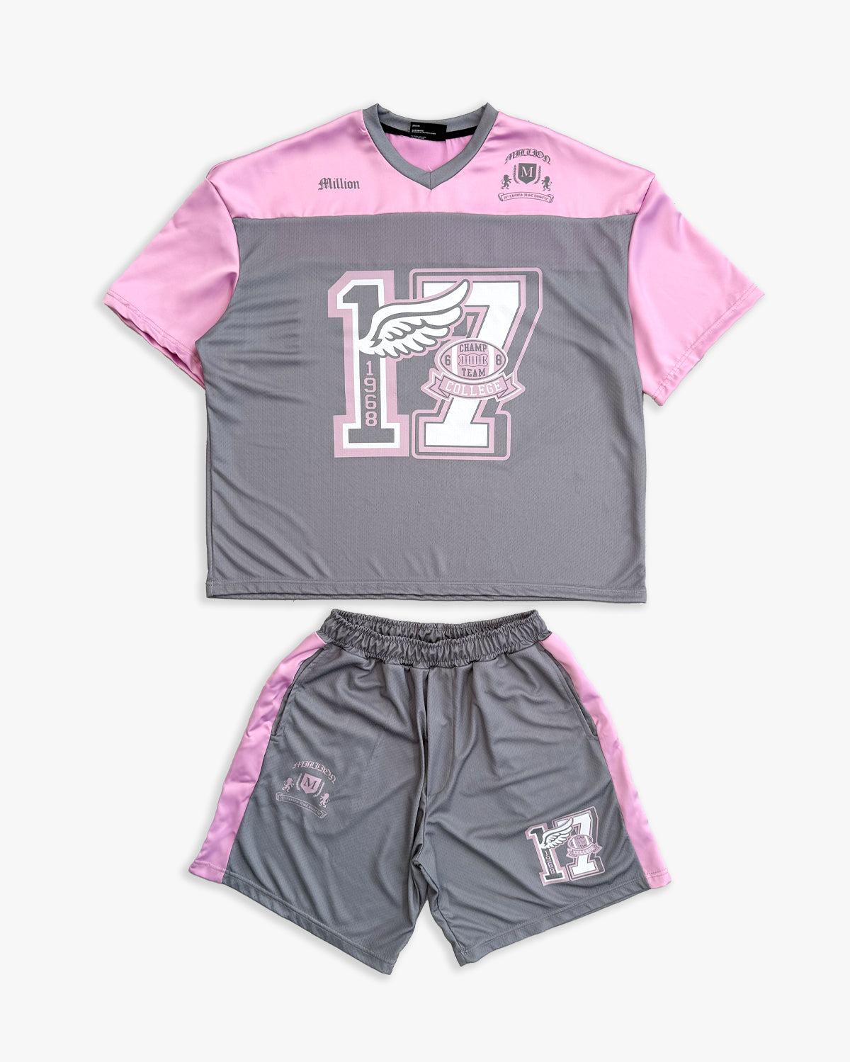 Schwarzes T-Shirt mit schwarzem Logo