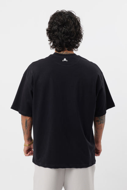 Schwarzes T-Shirt mit schwarzem Logo
