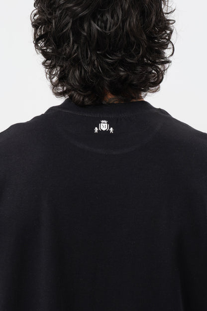 Schwarzes T-Shirt mit schwarzem Logo