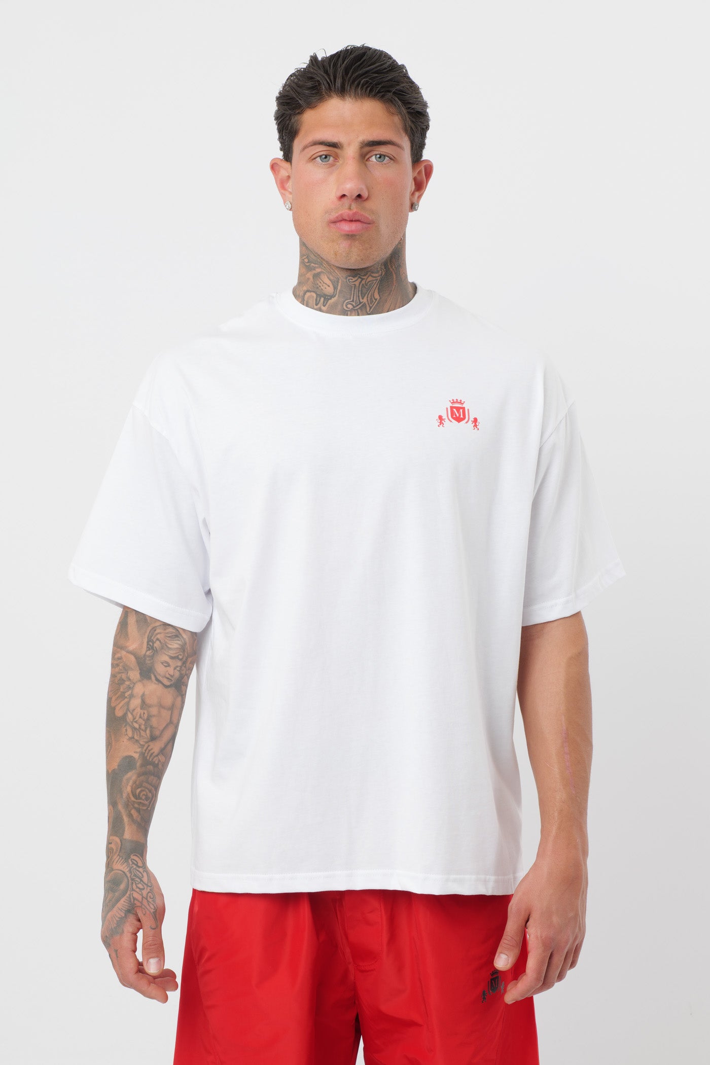 Weißes T-Shirt mit schwarzem Logo