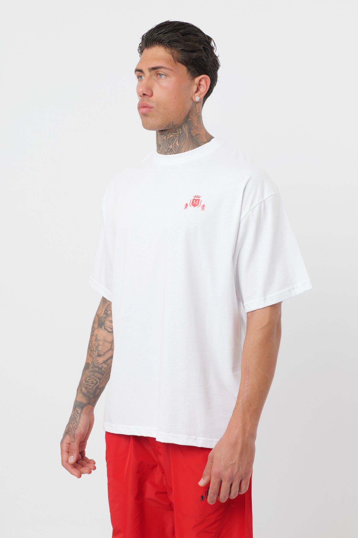 Weißes T-Shirt mit schwarzem Logo