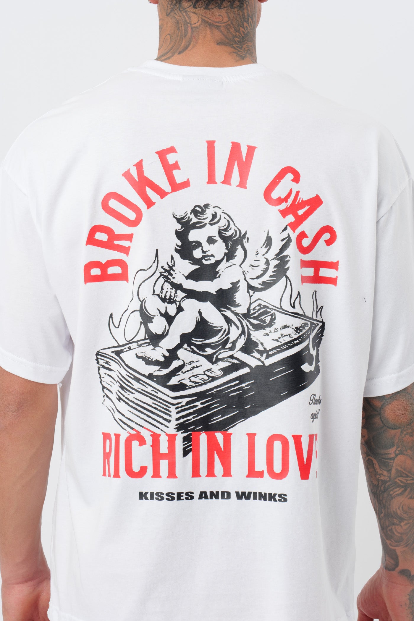 Weißes T-Shirt mit schwarzem Logo