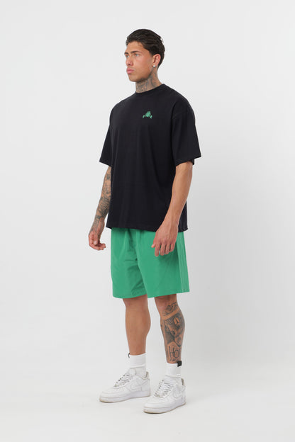 Schwarzes T-Shirt mit schwarzem Logo