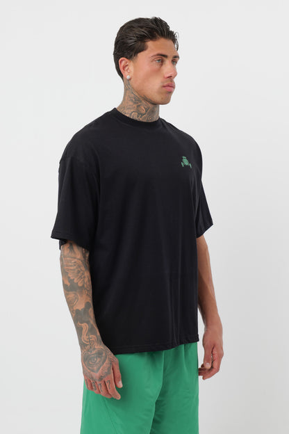 Schwarzes T-Shirt mit schwarzem Logo