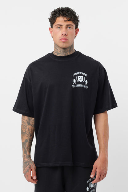 Weißes T-Shirt mit schwarzem Logo
