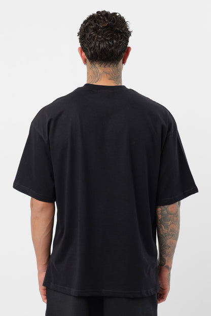 Weißes T-Shirt mit schwarzem Logo