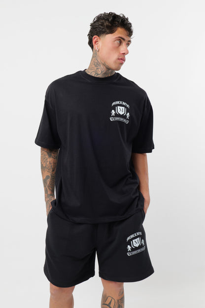 Weißes T-Shirt mit schwarzem Logo
