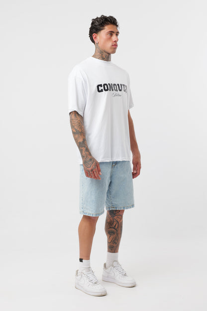 Weißes T-Shirt mit schwarzem Logo