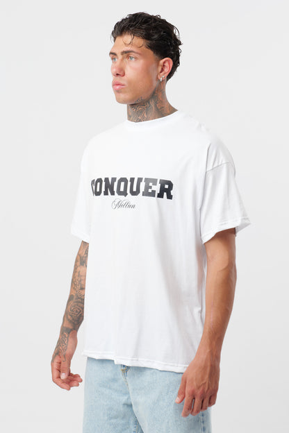 Weißes T-Shirt mit schwarzem Logo