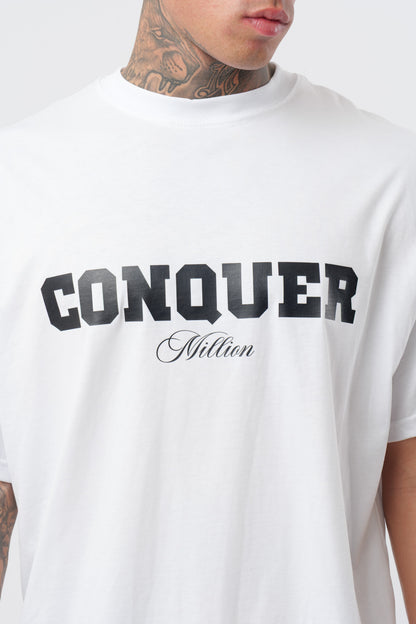 Weißes T-Shirt mit schwarzem Logo