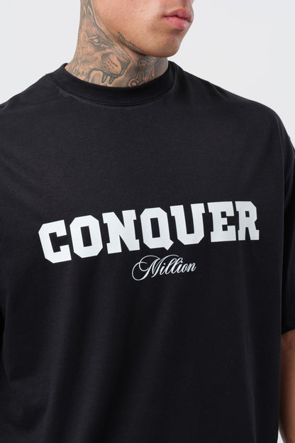 Weißes T-Shirt mit schwarzem Logo
