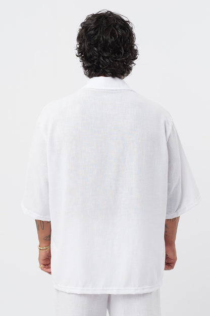 Schwarzes T-Shirt mit schwarzem Logo
