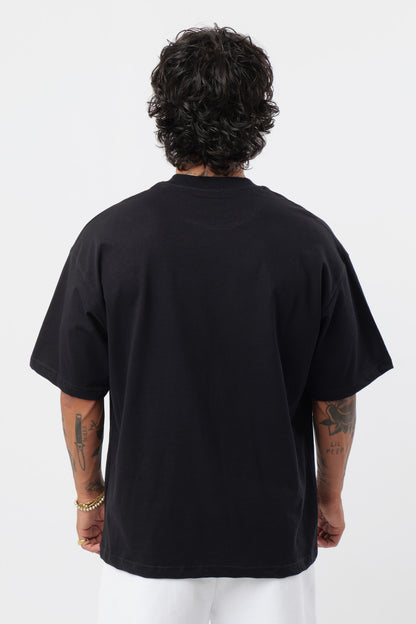 Weißes T-Shirt mit schwarzem Logo